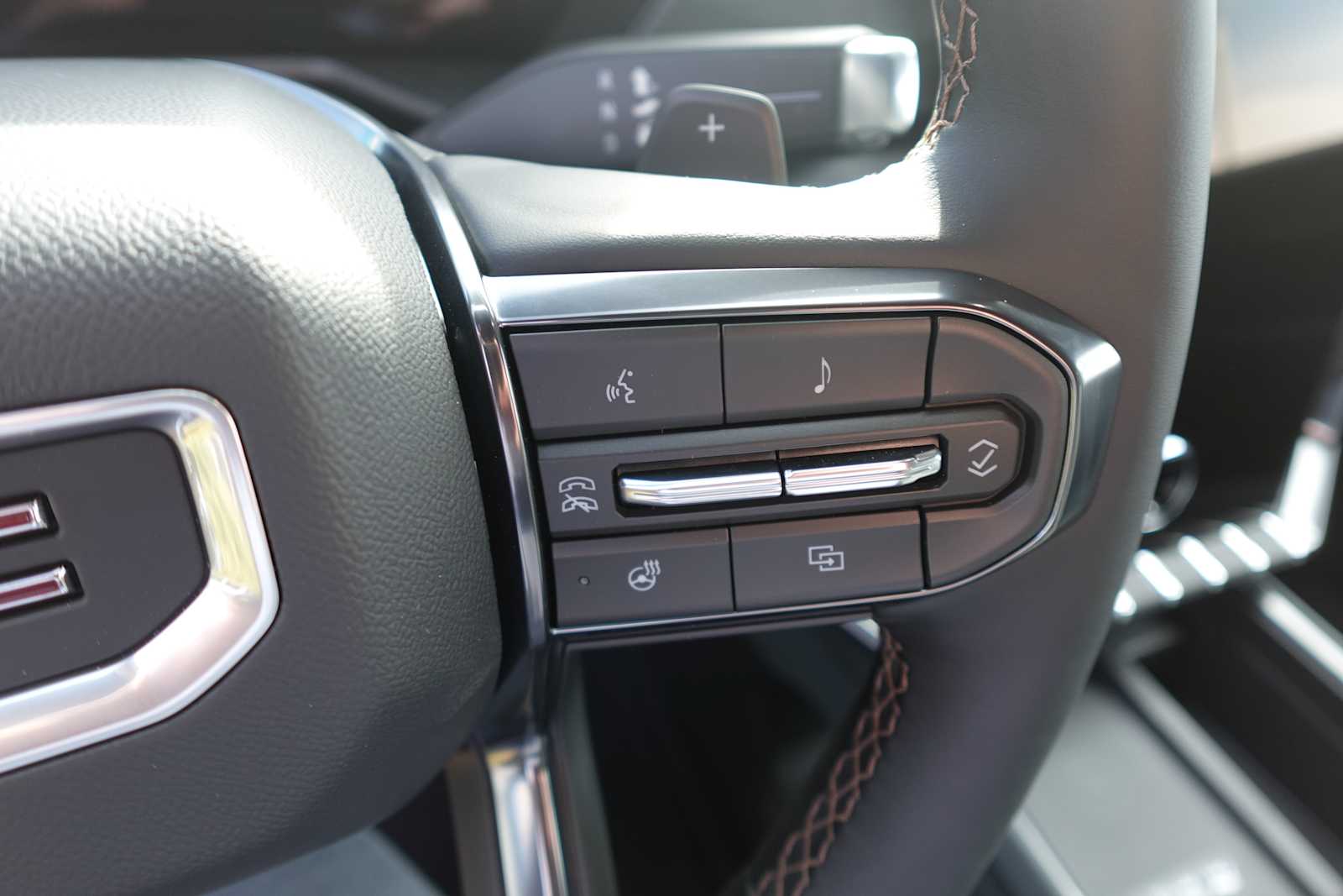 2026 GMC Acadia AT4 - Photo 15