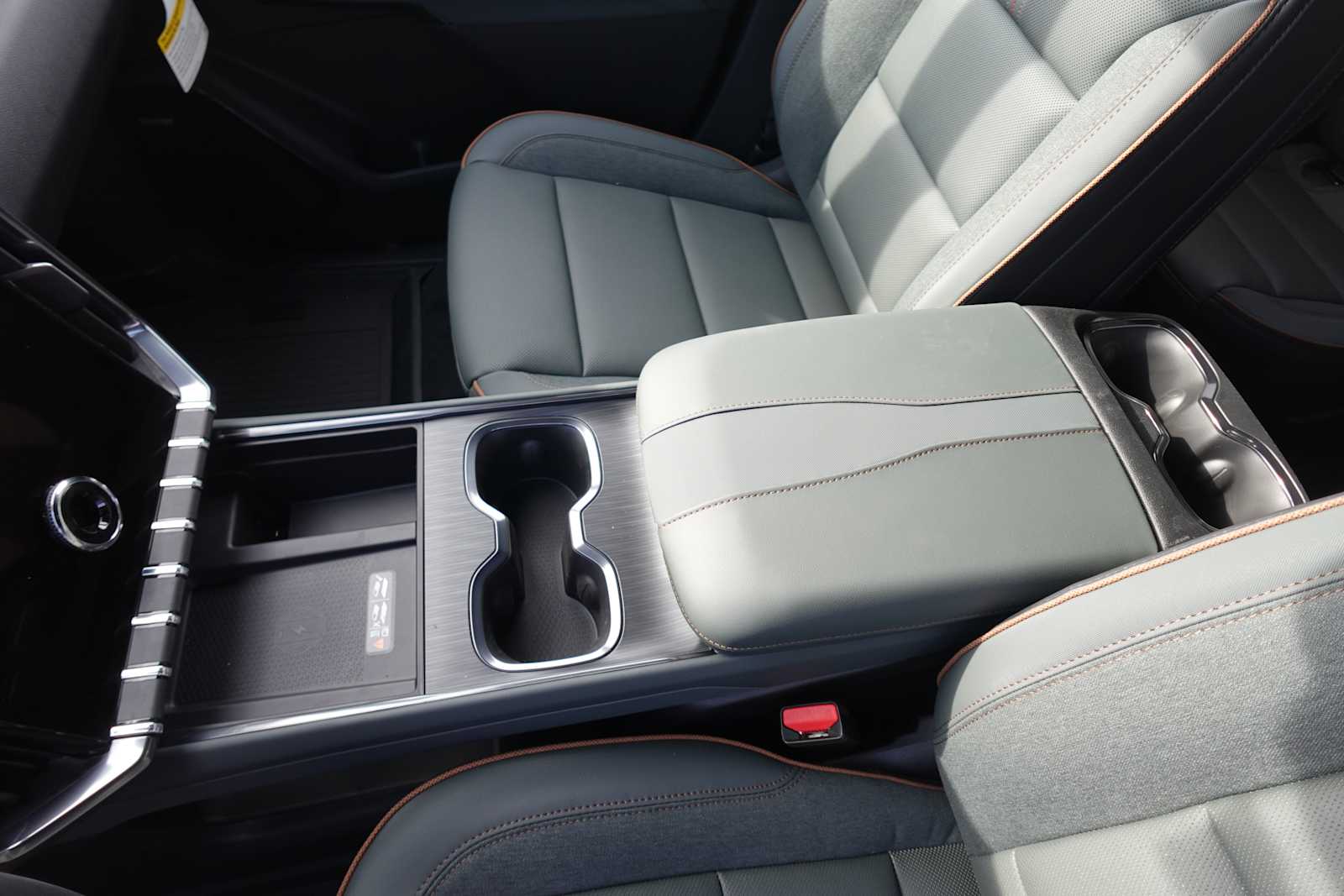 2026 GMC Acadia AT4 - Photo 21