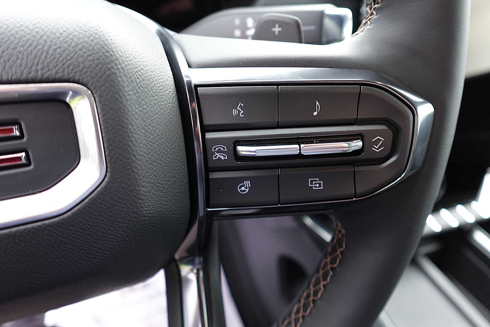 2026 GMC Acadia AT4 - Photo 17