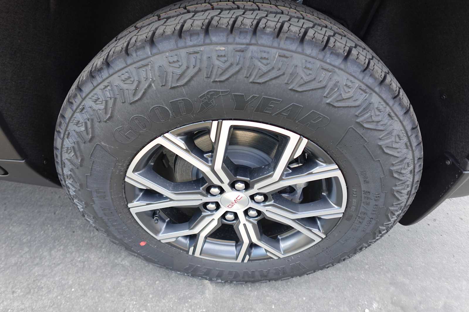 2026 GMC Acadia AT4 - Photo 32