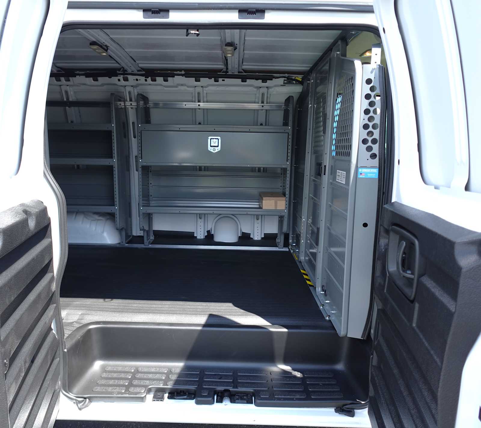 2025 GMC Savana Cargo Work Van - Photo 22