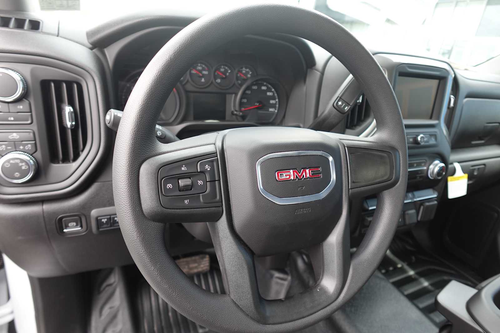 2026 GMC Sierra 3500 Chassis Cab Pro - Photo 17