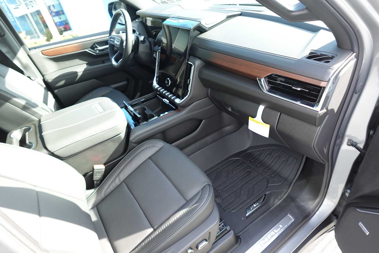 2026 GMC Yukon Denali - Photo 33