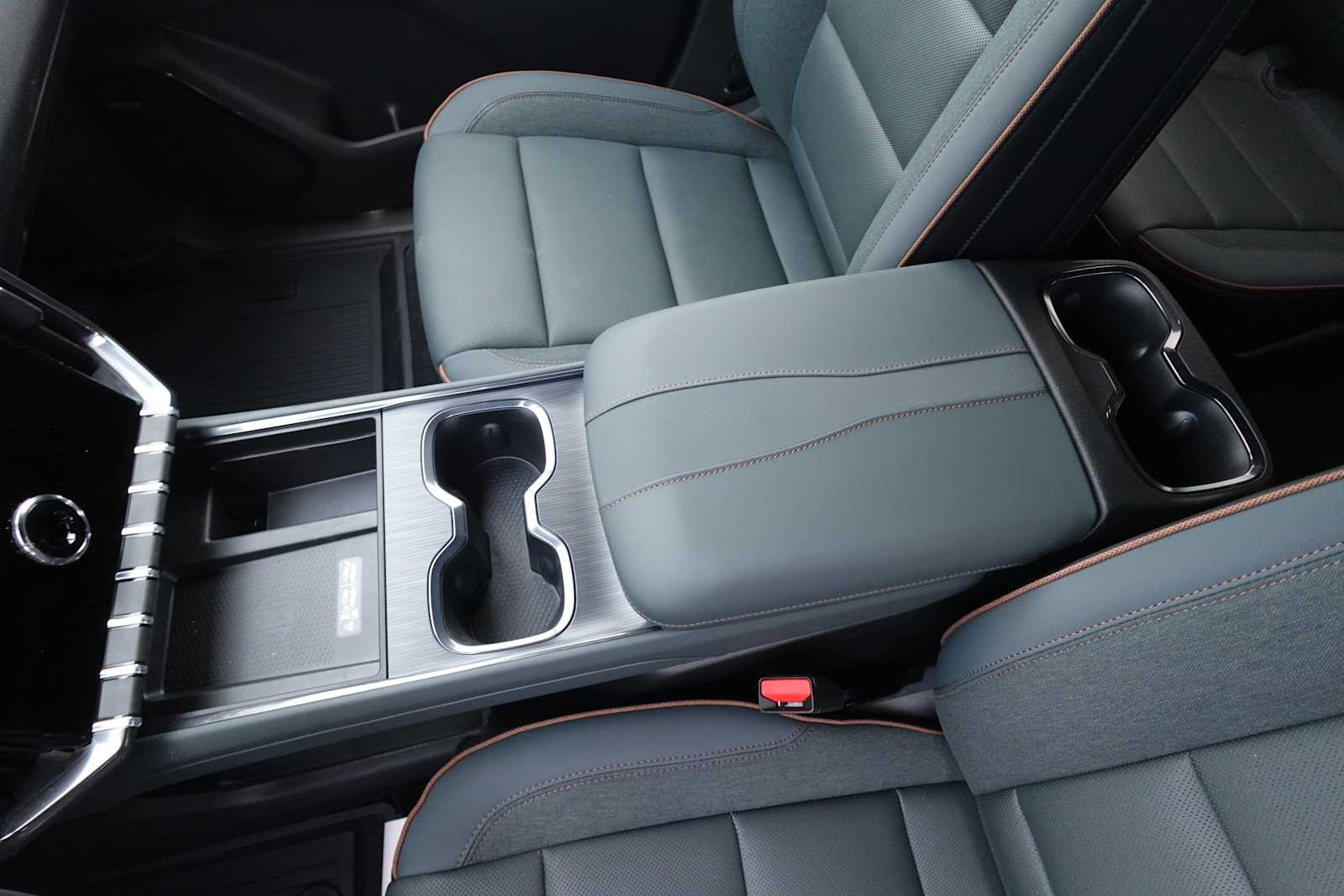 2026 GMC Acadia AT4 - Photo 24
