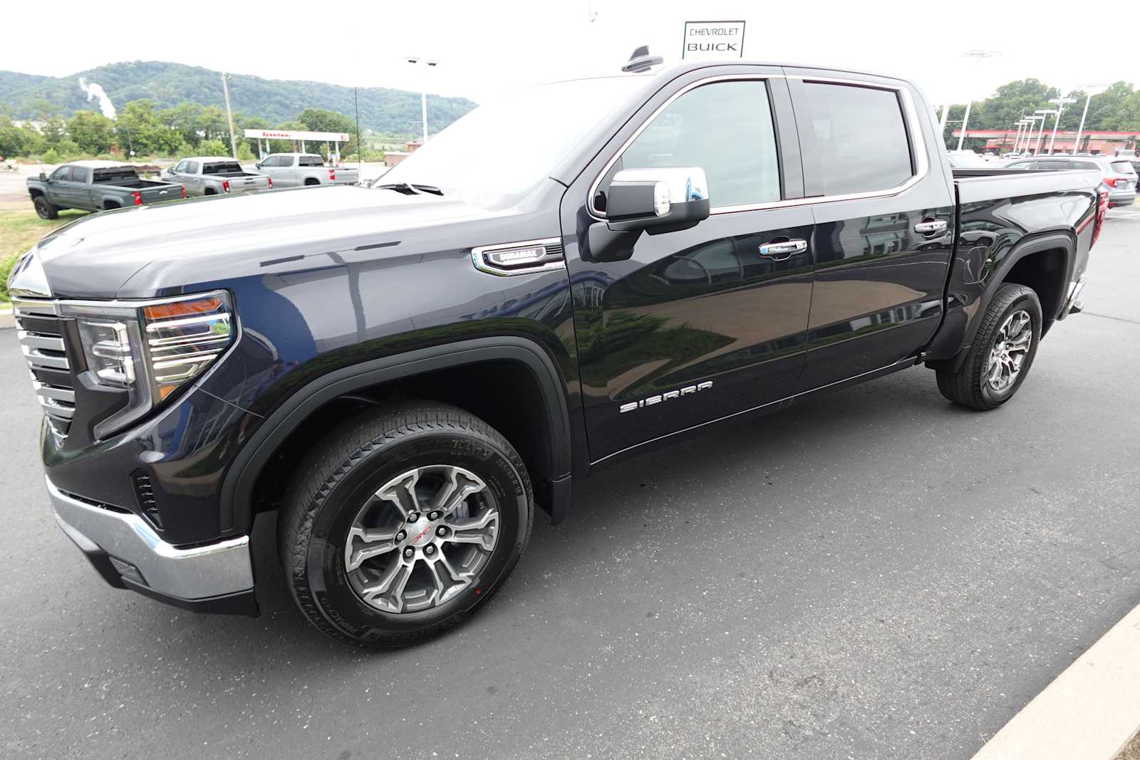 2026 GMC Sierra 1500 SLT - Photo 7
