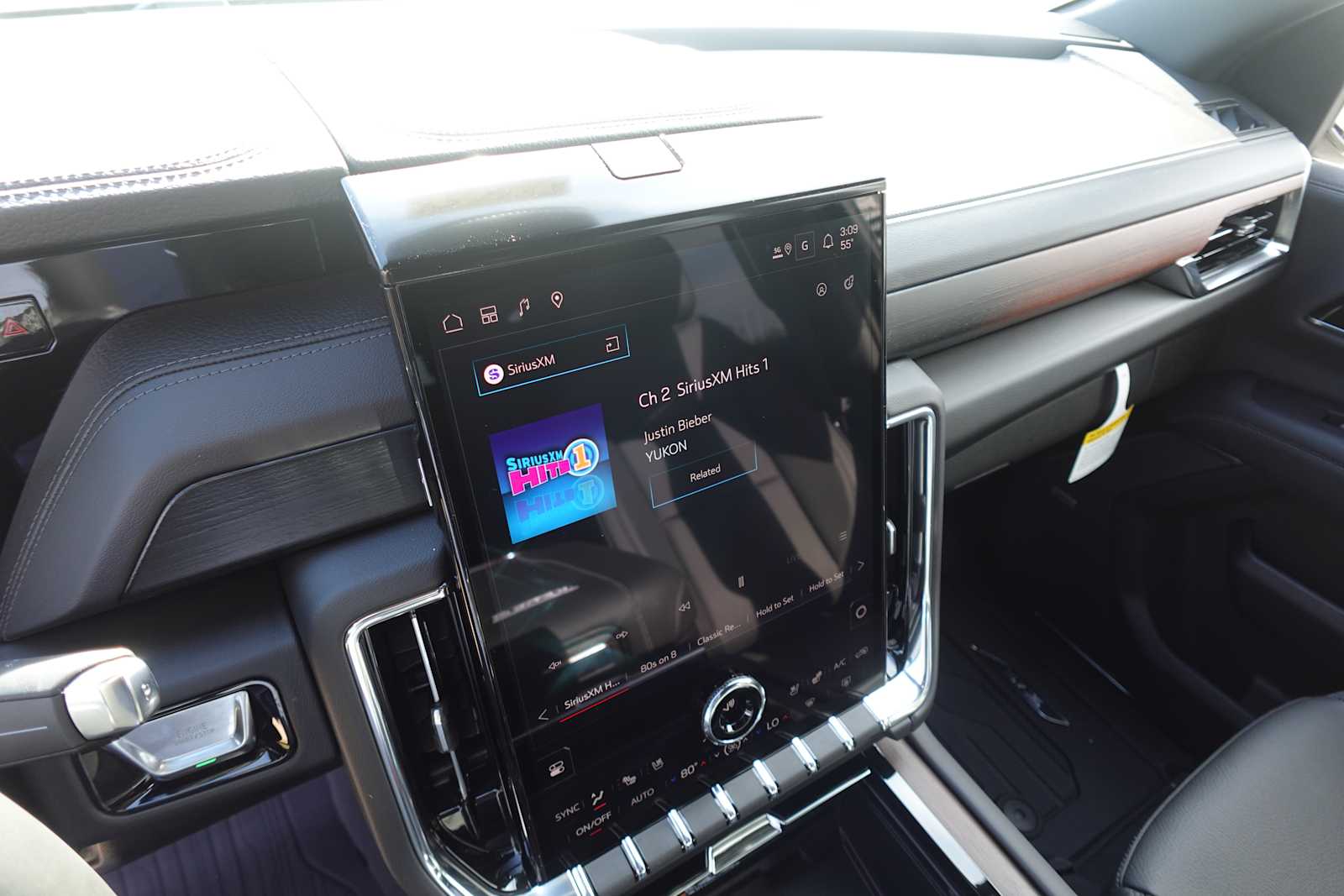 2026 GMC Yukon Denali - Photo 19