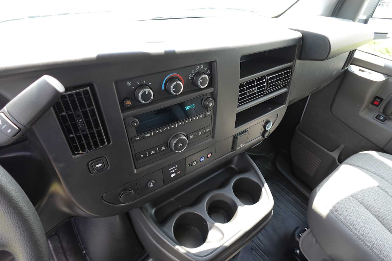 2025 GMC Savana Cargo Work Van - Photo 15