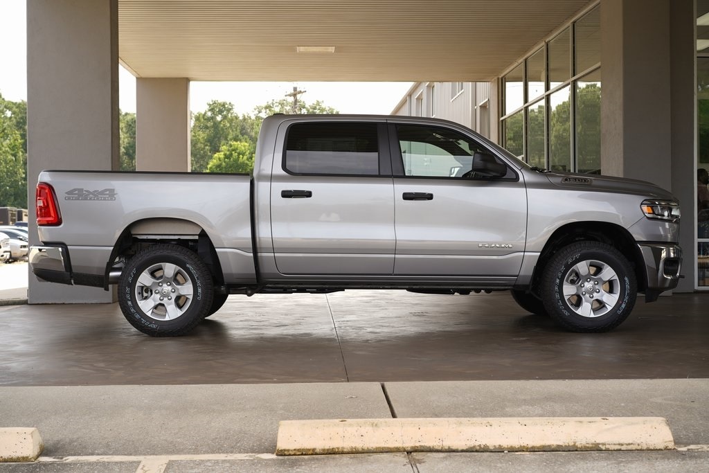 New 2026 Ram 1500 TRADESMAN CREW CAB 4X4 5'7 BOX Pickup