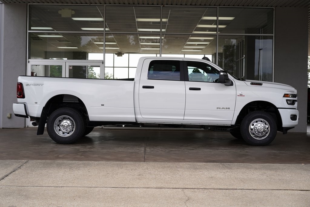 New 2026 Ram 3500 LONE STAR CREW CAB 4X4 8' BOX Pickup