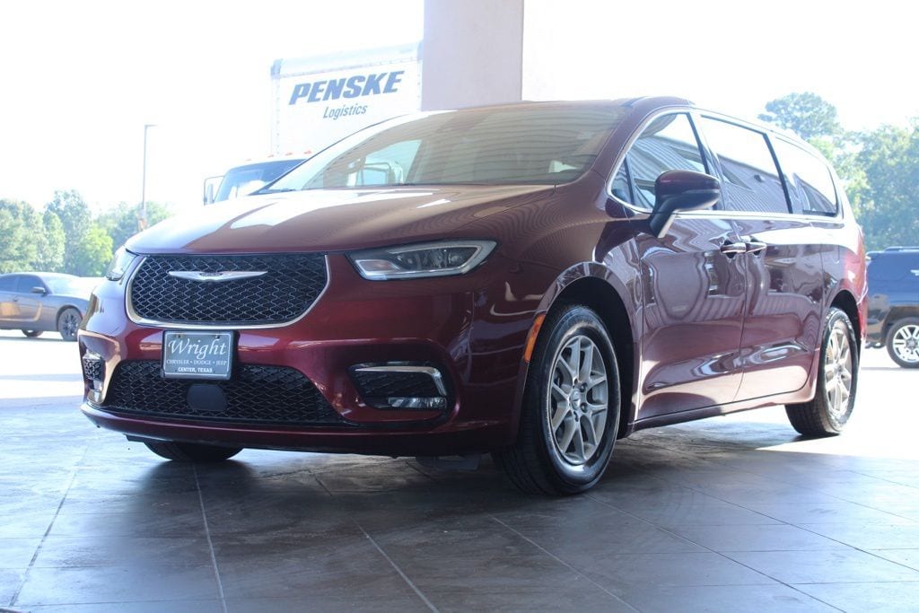 2023 Chrysler Pacifica Touring L's photo