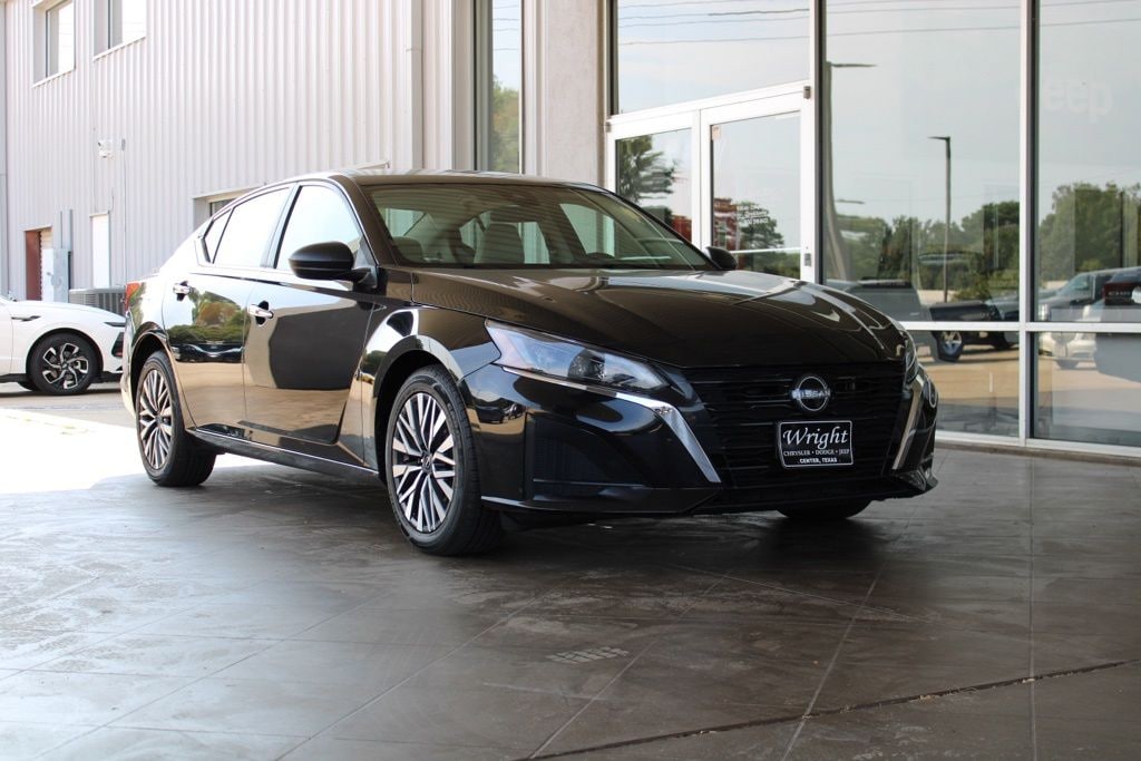 Used 2025 Nissan Altima 2.5 SV Sedan
