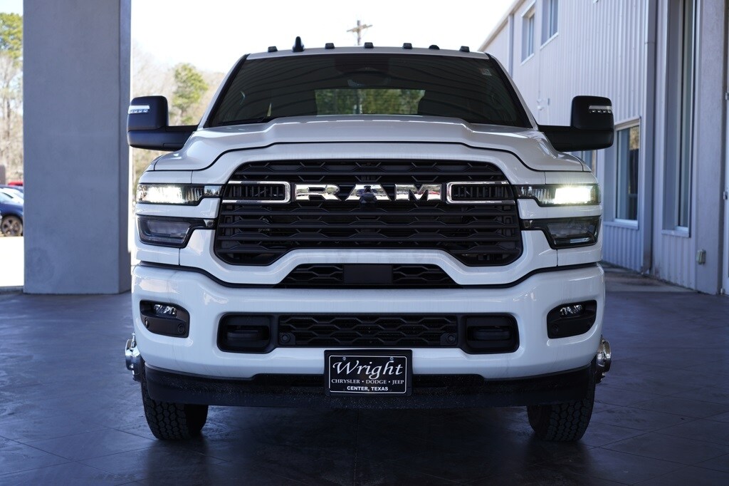 New 2025 Ram 3500 LONE STAR CREW CAB 4X4 8' BOX Pickup