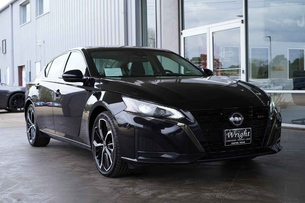 2024 Nissan Altima SR's photo