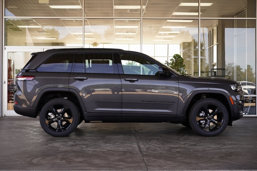 New 2025 Jeep Grand Cherokee LIMITED 4X2 Sport Utility