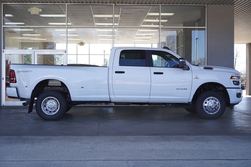New 2025 Ram 3500 LONE STAR CREW CAB 4X4 8' BOX Pickup