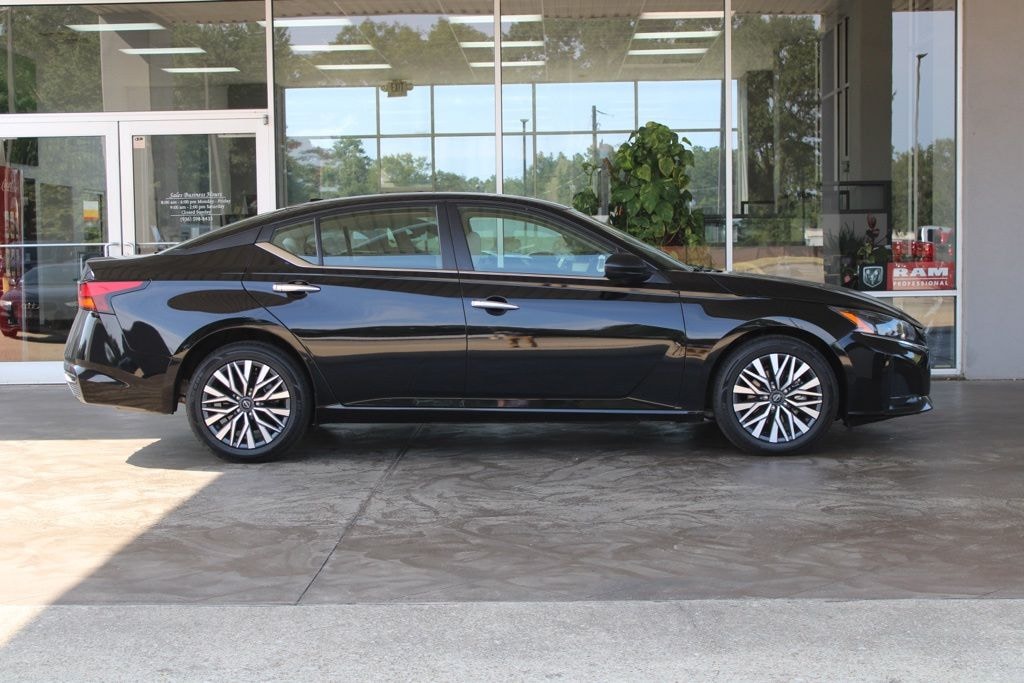Used 2025 Nissan Altima 2.5 SV Sedan