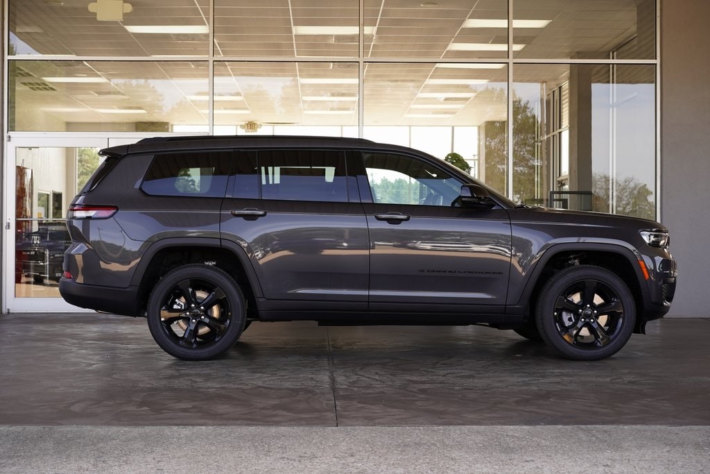 New 2025 Jeep Grand Cherokee L ALTITUDE X 4X4 Sport Utility