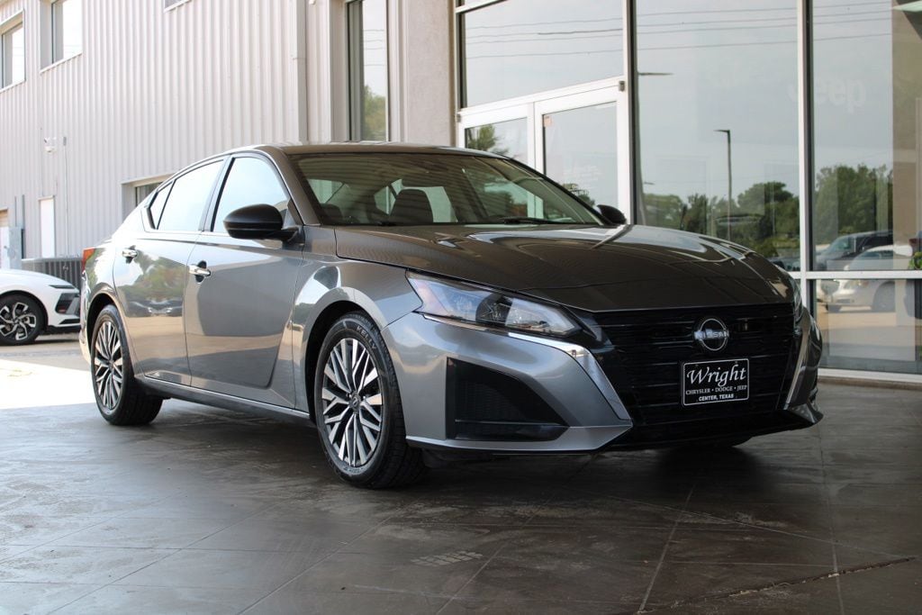 Used 2024 Nissan Altima 2.5 SV Sedan