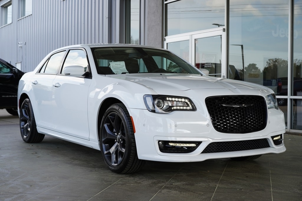 2023 Chrysler 300 Touring L