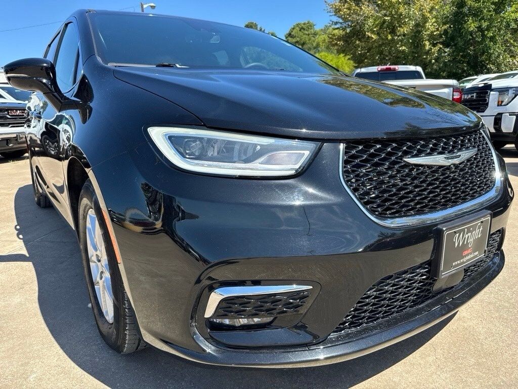 Used 2025 Chrysler Pacifica Select Minivan/Van
