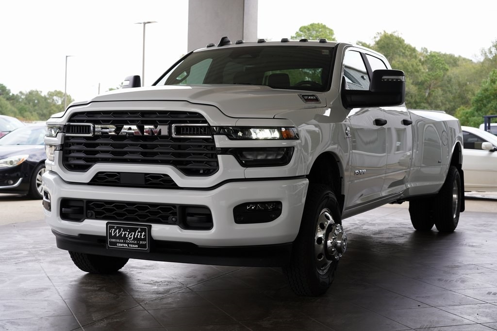 New 2026 Ram 3500 LONE STAR CREW CAB 4X4 8' BOX Pickup