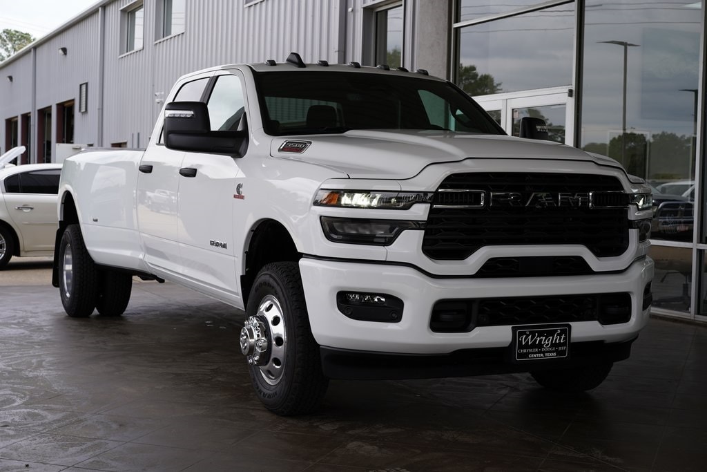 New 2026 Ram 3500 LONE STAR CREW CAB 4X4 8' BOX Pickup