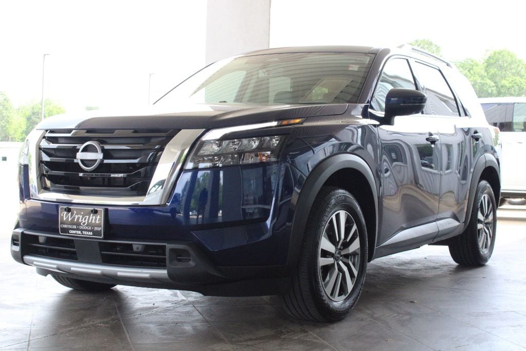 2025 Nissan Pathfinder SL 2WD's photo