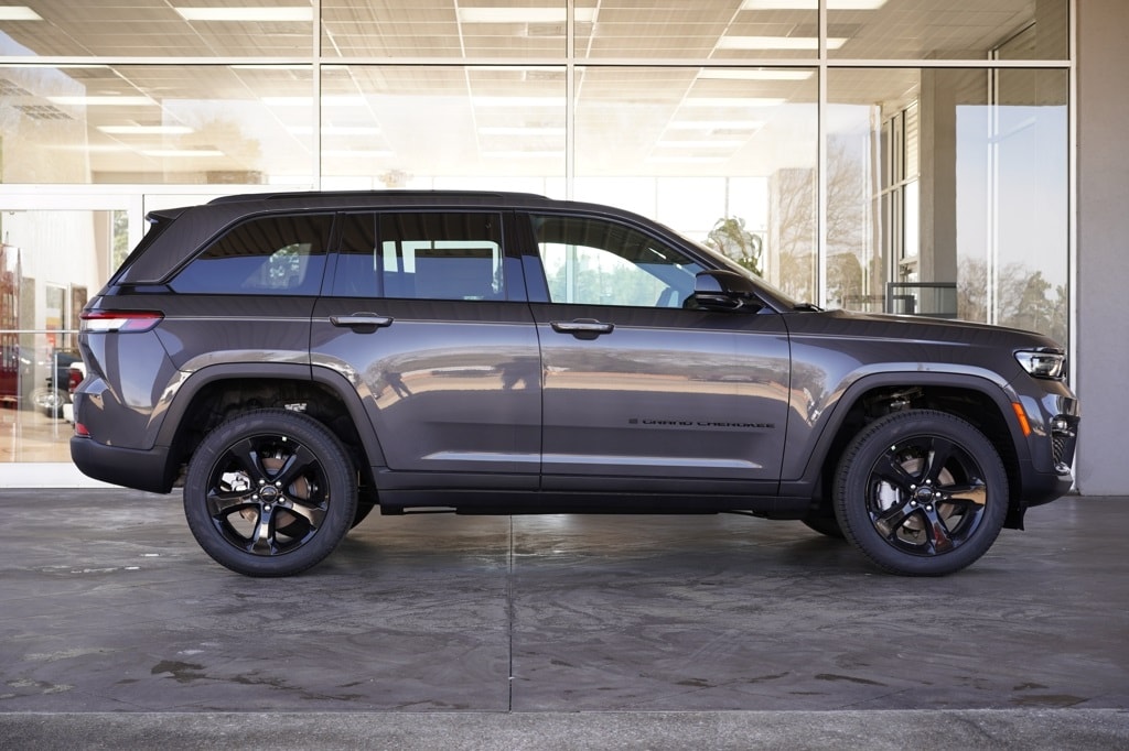New 2025 Jeep Grand Cherokee LIMITED 4X2 Sport Utility