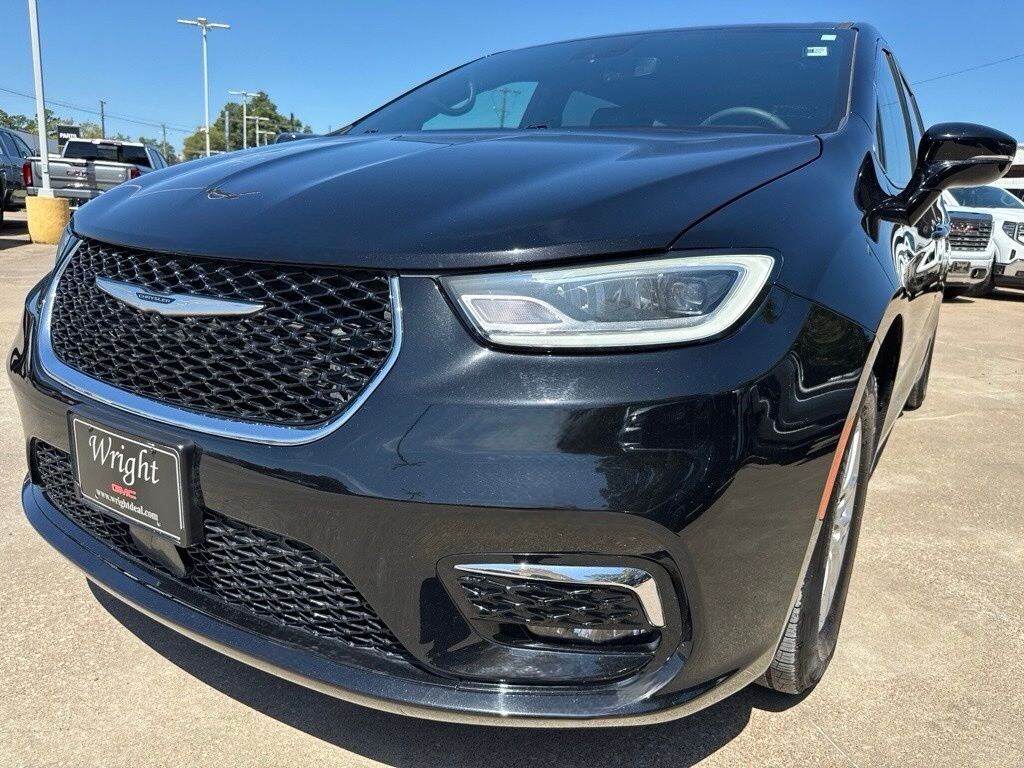 Used 2025 Chrysler Pacifica Select Minivan/Van
