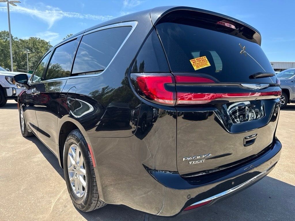 Used 2025 Chrysler Pacifica Select Minivan/Van