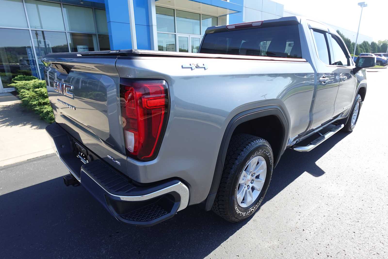 2019 Gmc Sierra 1500 SLE photo 3