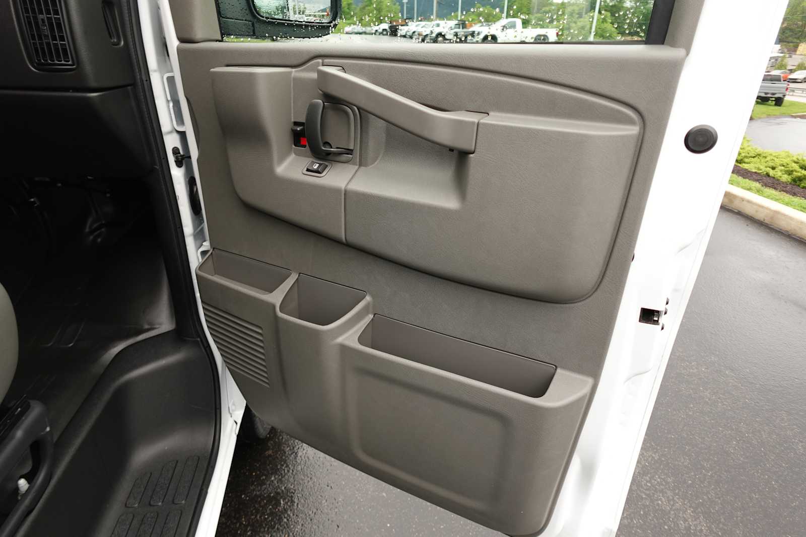 2025 Chevrolet Express Cargo Work Van - Photo 23