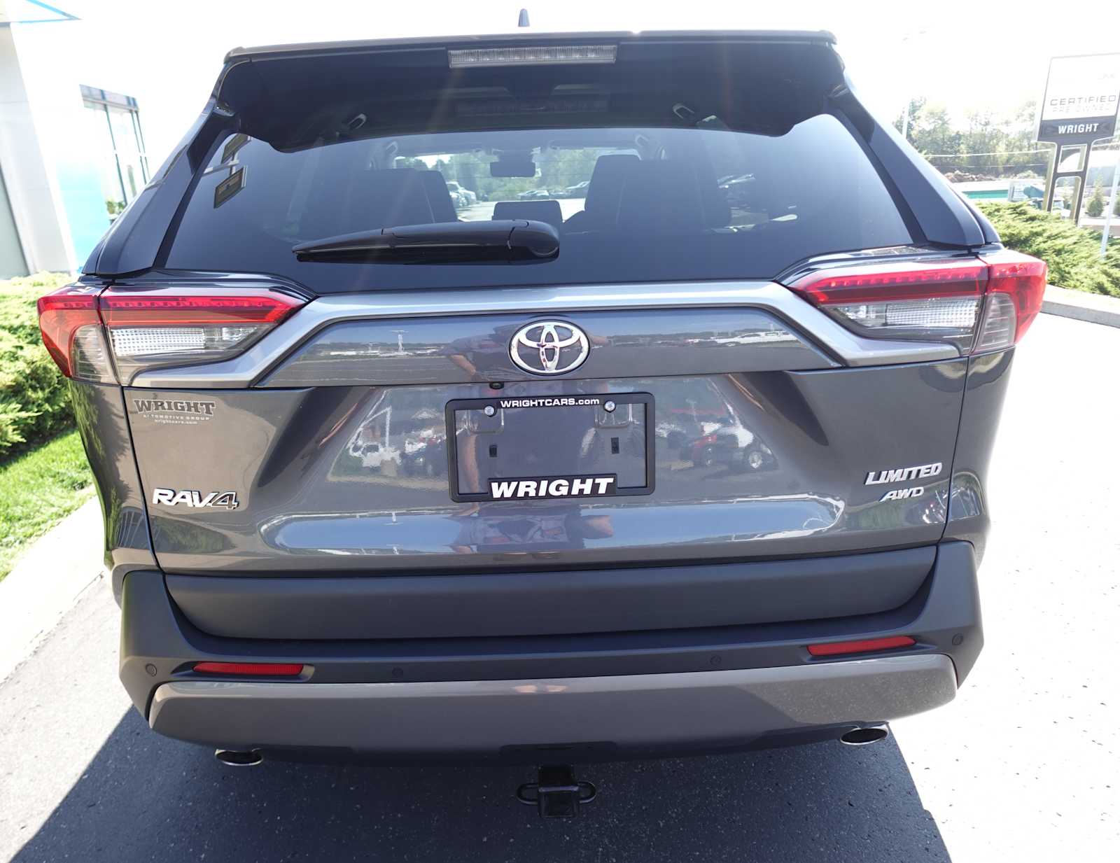 2019 Toyota RAV4 Limited photo 3