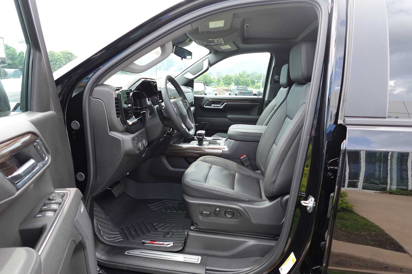 2025 Chevrolet Silverado 1500 LT Trail Boss - Photo 17