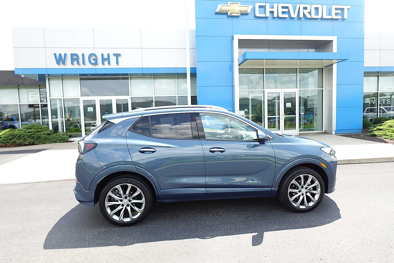 2024 Buick Encore GX Avenir photo 2
