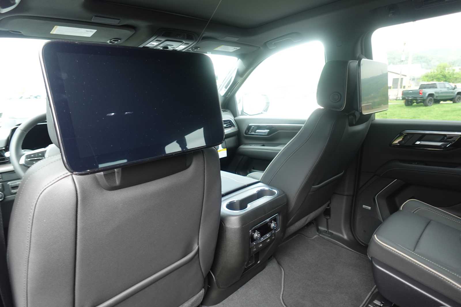 2025 Chevrolet Suburban Premier - Photo 28