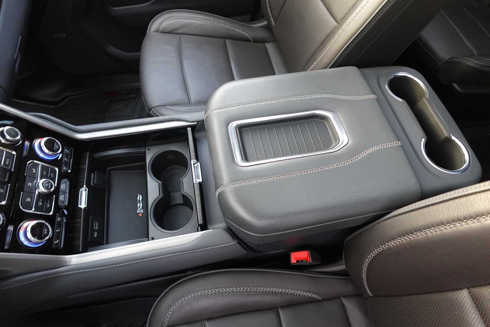 2022 GMC Yukon Denali - Photo 24