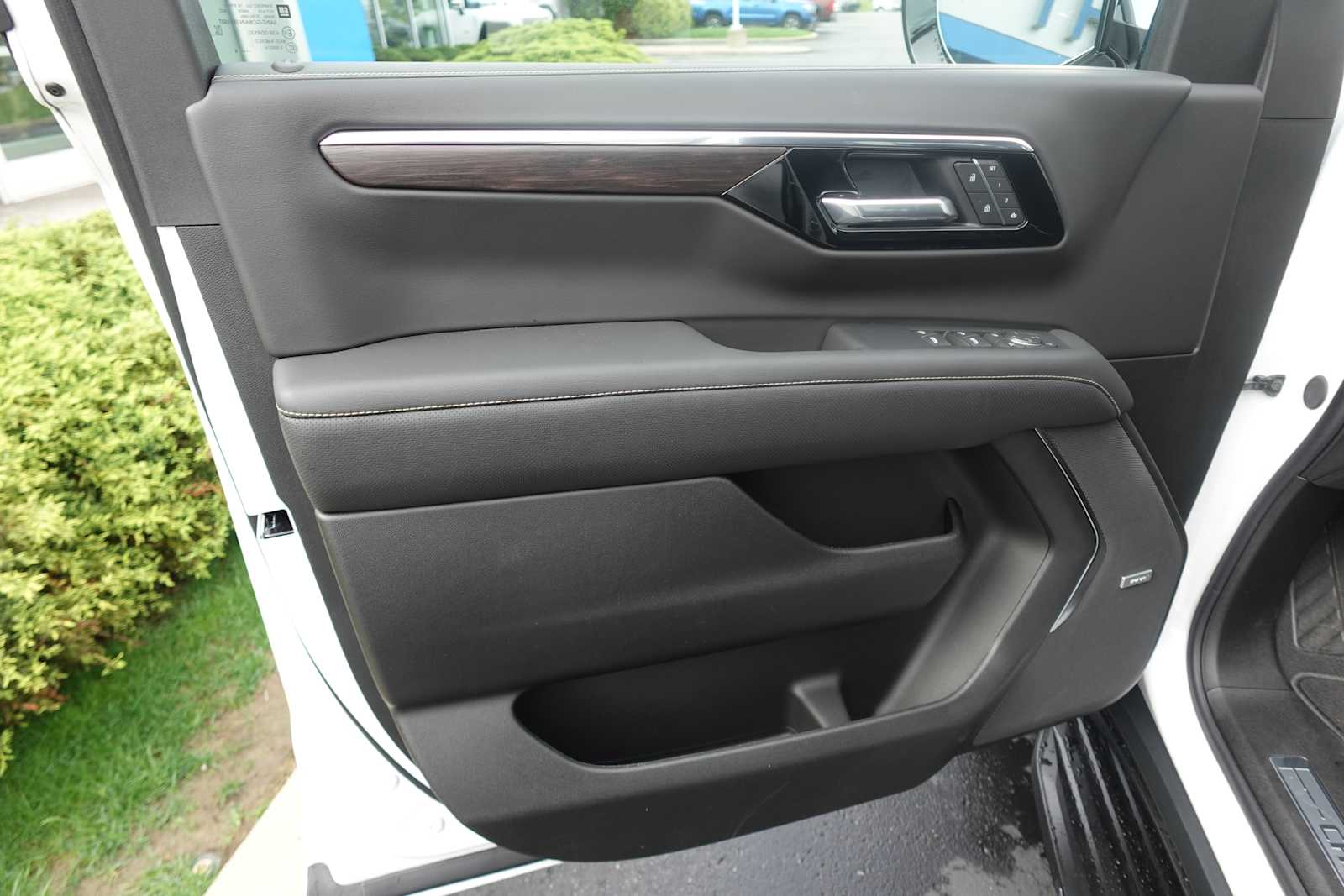 2025 Chevrolet Suburban Premier - Photo 11