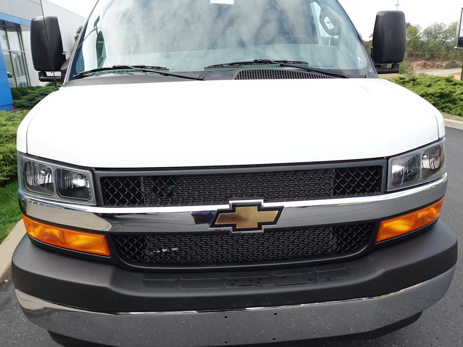 2025 Chevrolet Express Cutaway 3500 photo 4