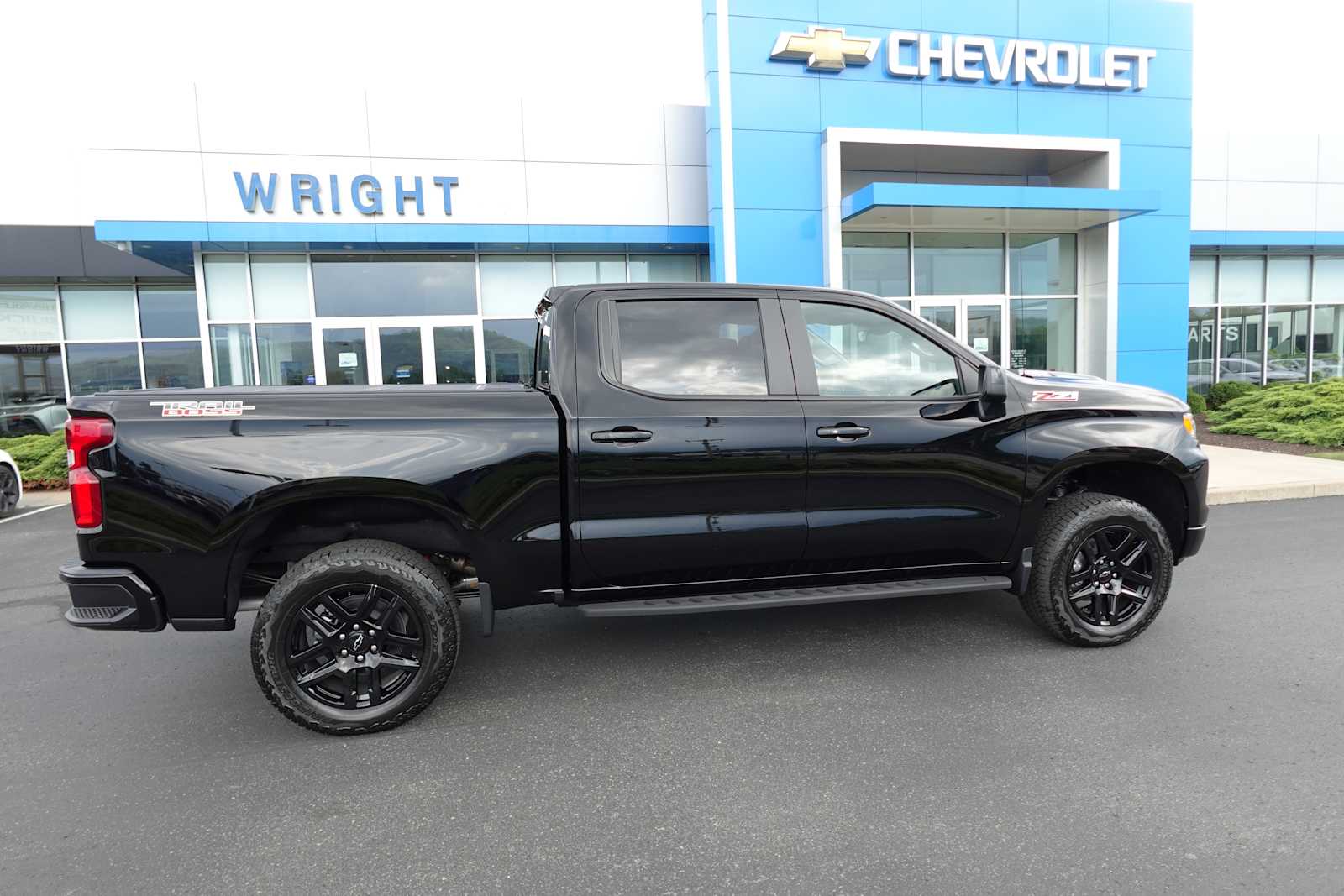 2025 Chevrolet Silverado 1500 LT Trail Boss - Photo 2