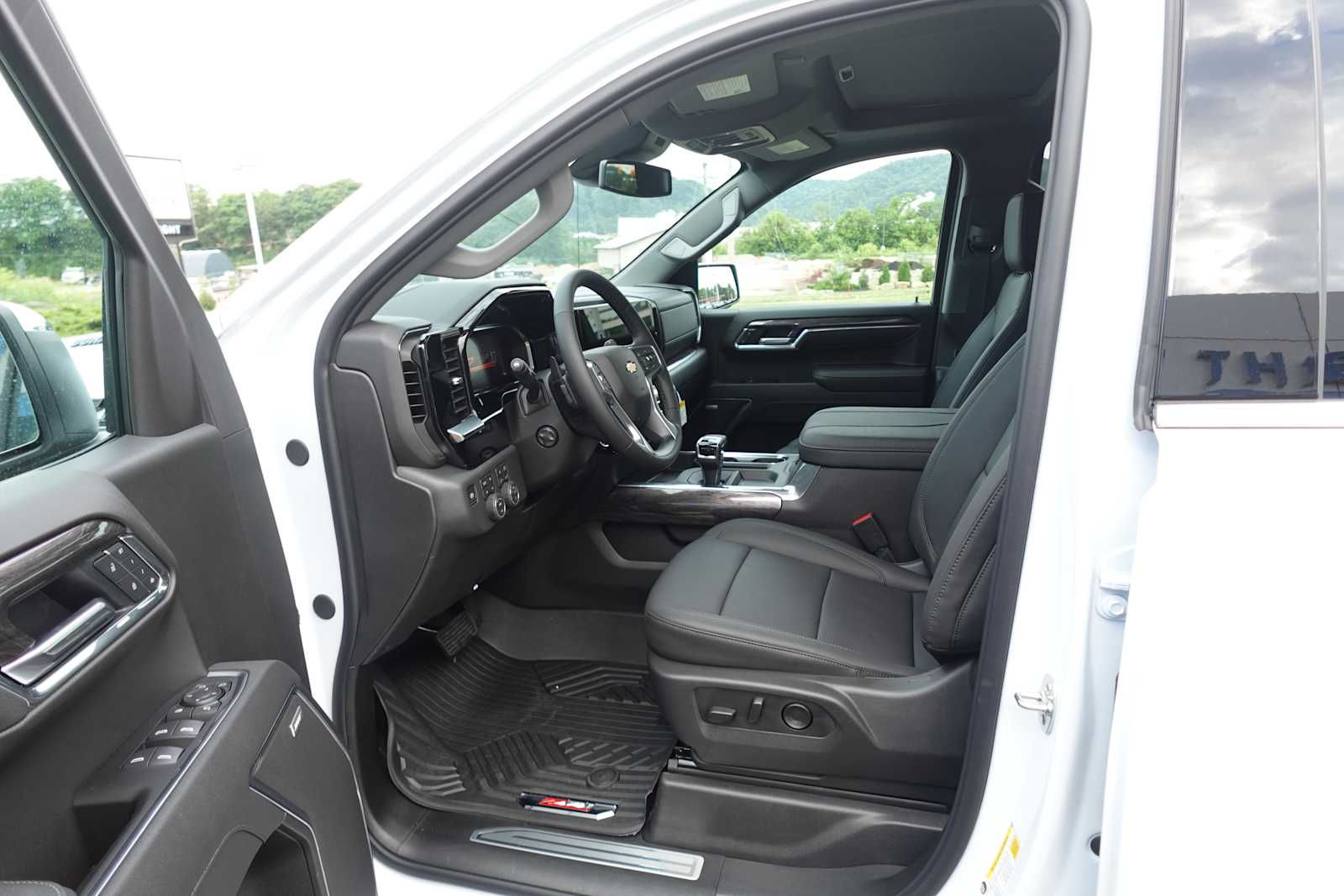 2026 Chevrolet Silverado 1500 LTZ - Photo 15