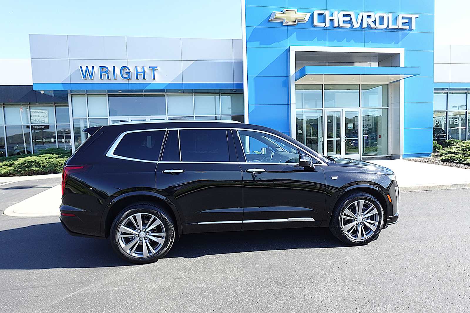 2025 Cadillac XT6 Premium Luxury photo 2