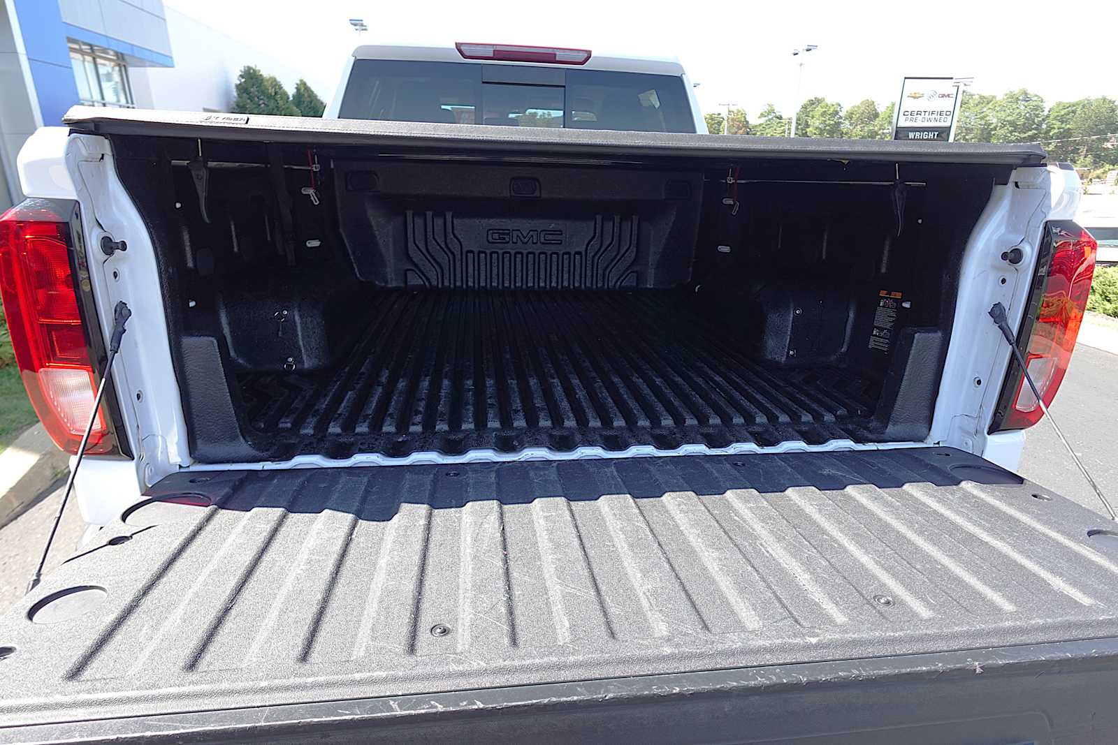 2020 Gmc Sierra 1500 SLE photo 3