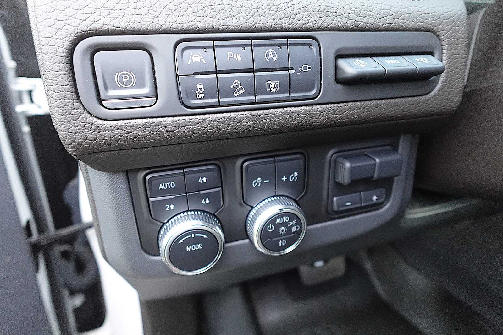 2022 GMC Yukon Denali - Photo 15