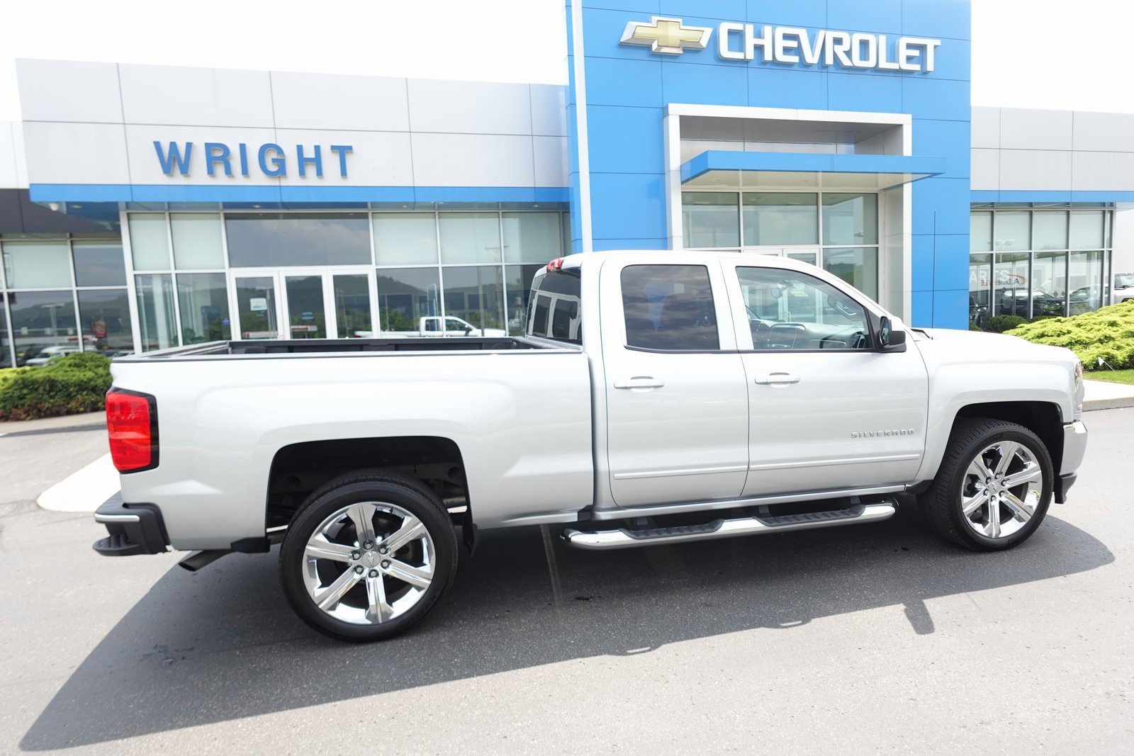 Used 2019 Chevrolet Silverado 1500 LD LT with VIN 2GCVKPEC5K1111744 for sale in Baden, PA