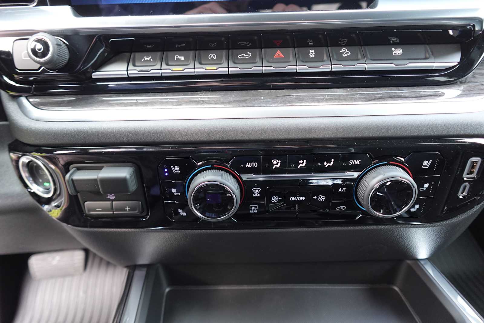 2026 Chevrolet Silverado 1500 LTZ - Photo 24