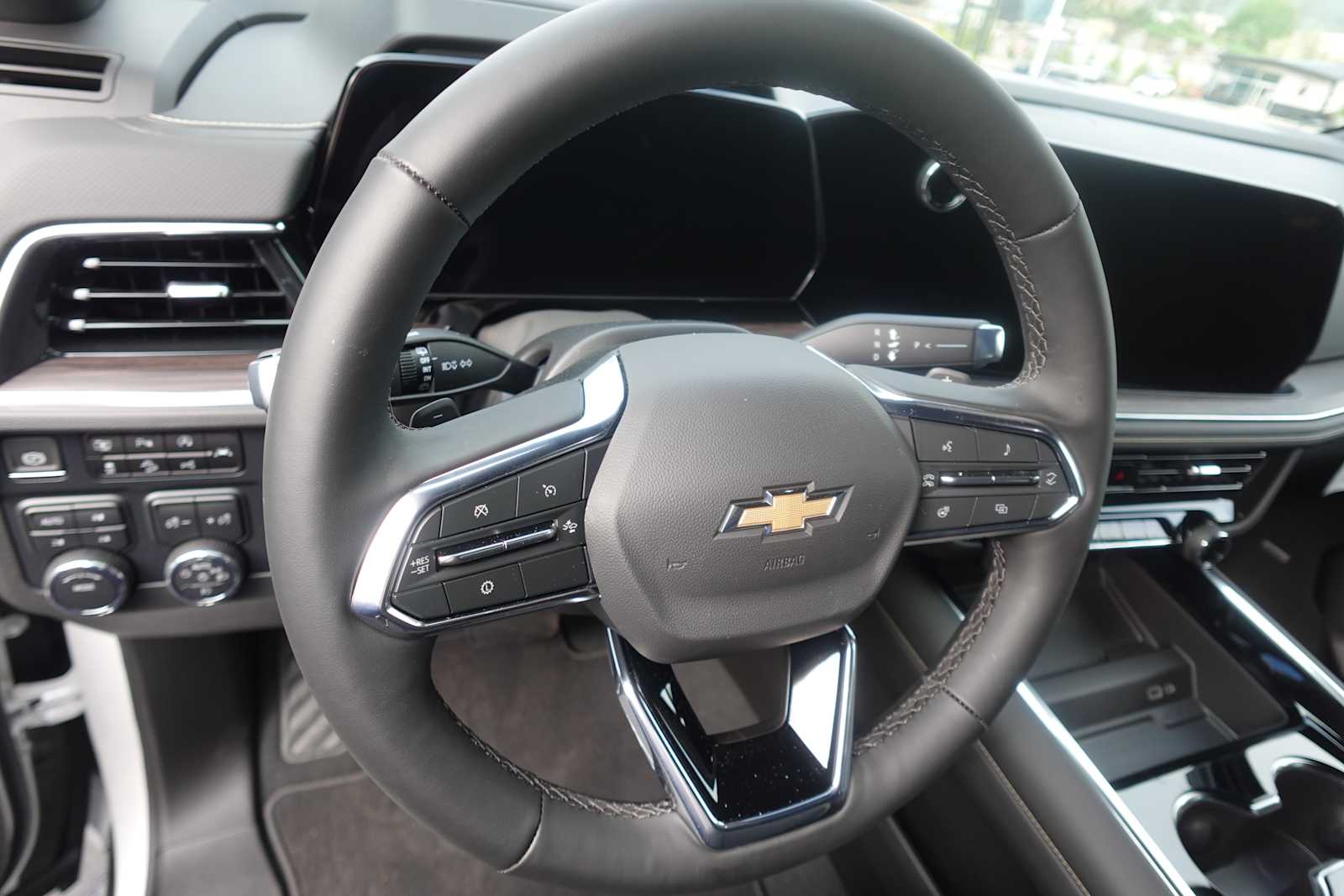 2025 Chevrolet Suburban Premier - Photo 14