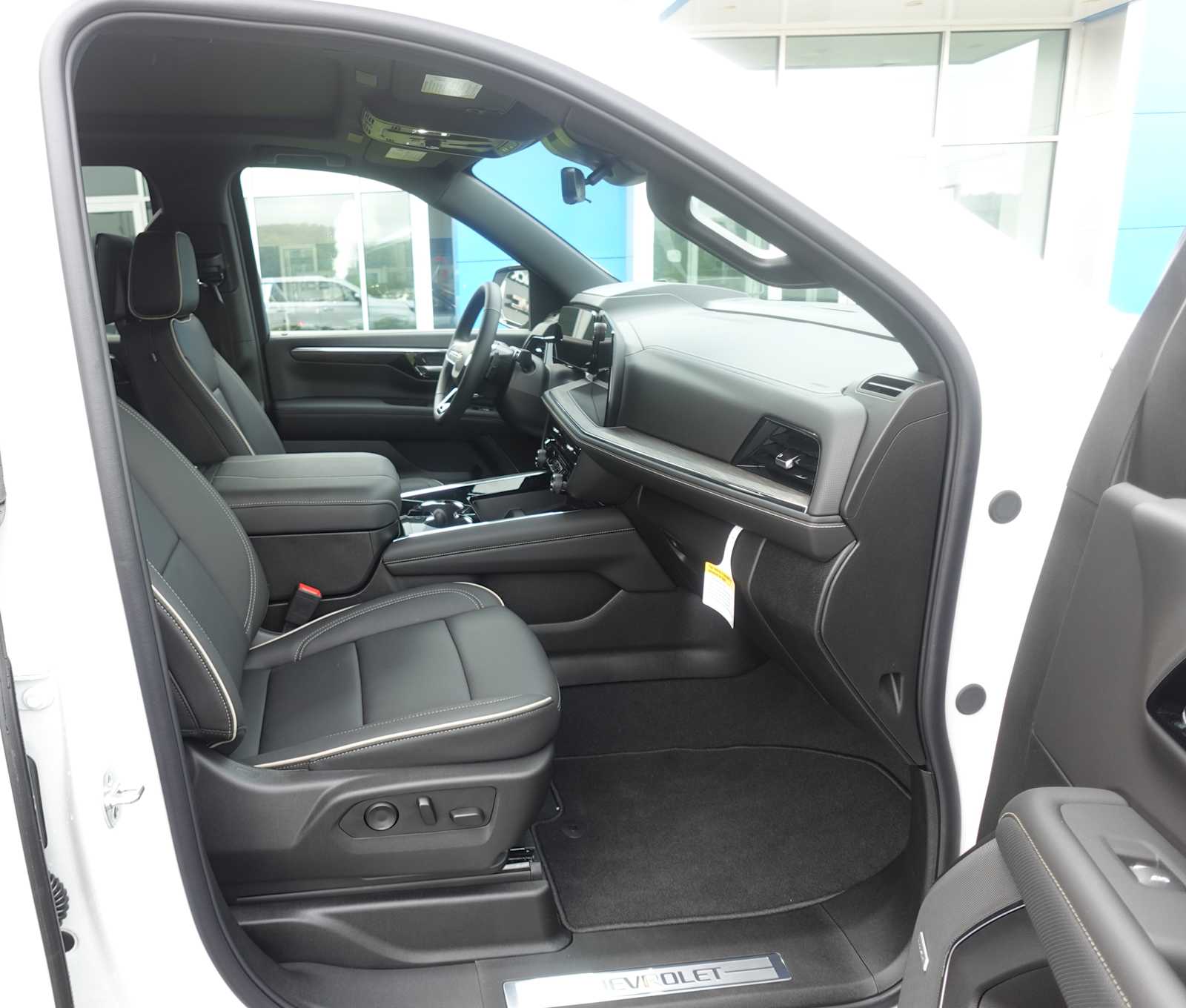 2025 Chevrolet Suburban Premier - Photo 33