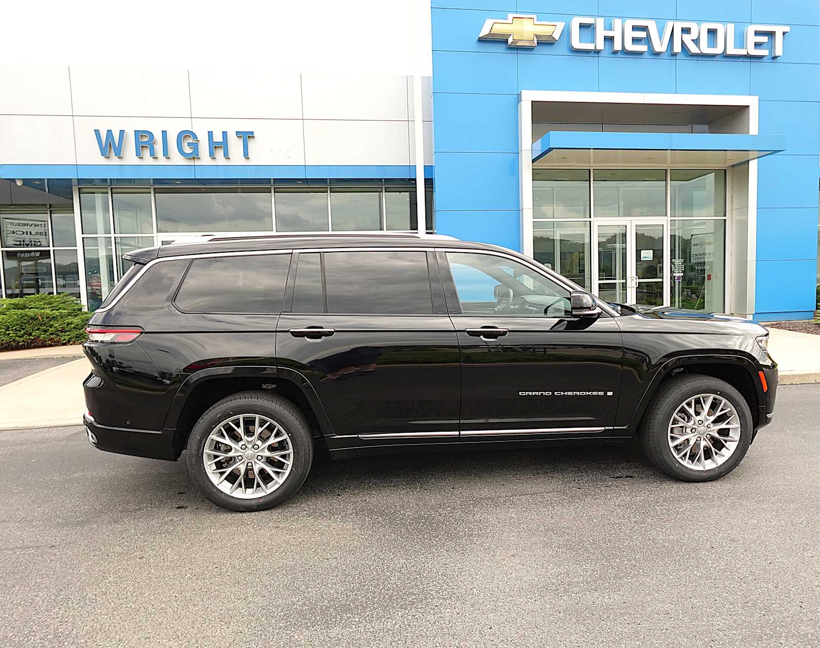 Used 2023 Jeep Grand Cherokee L Summit 4x4 SUV