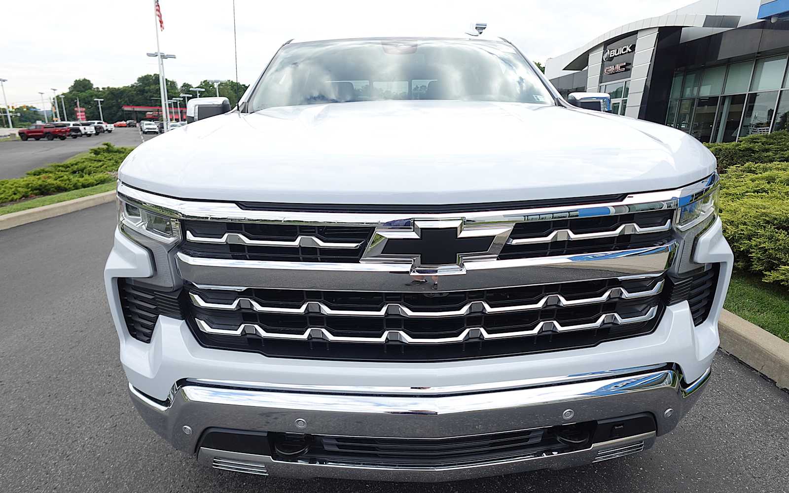 2026 Chevrolet Silverado 1500 LTZ - Photo 9
